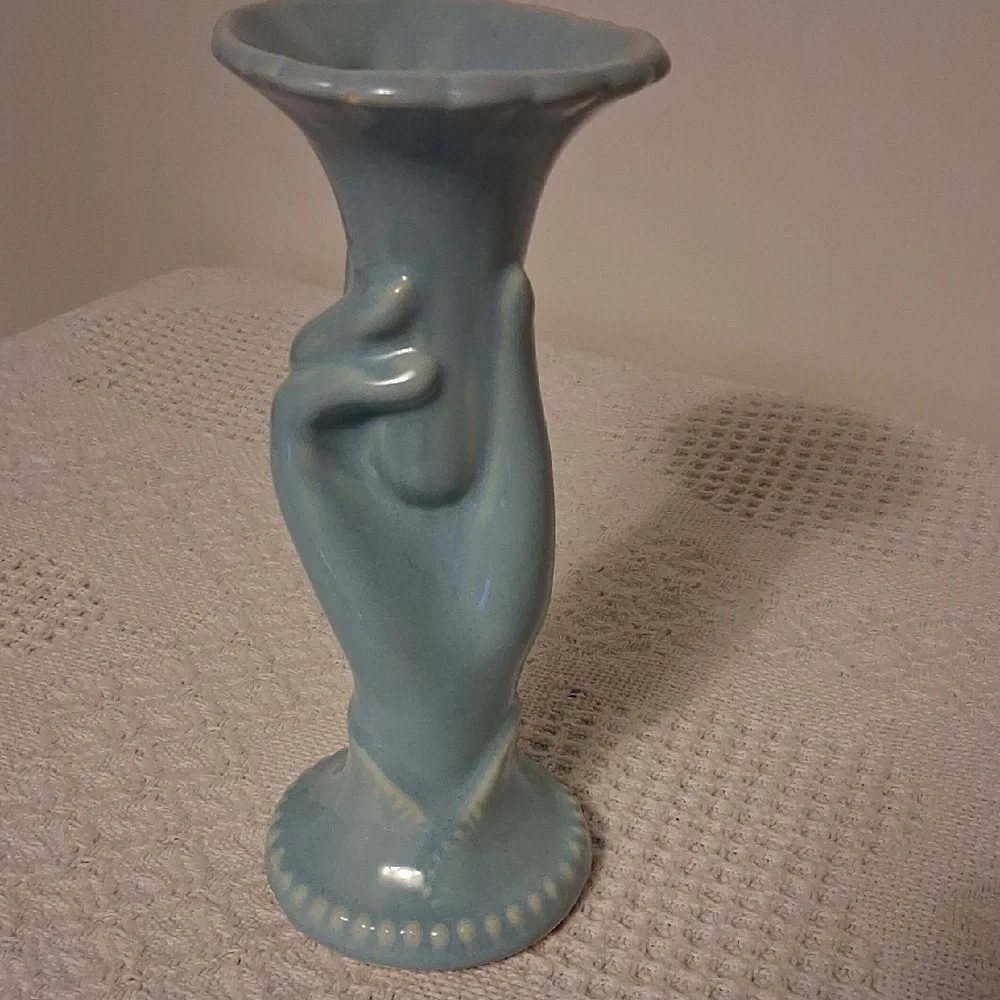 🌷 Vintage Shawnee Pottery Blue Tulip Hand Vase – USA, 1940s